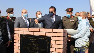 بالصور .. وزير التعليم العالي يضع حجر الأساس للجامعة الأهلية ببني سويف