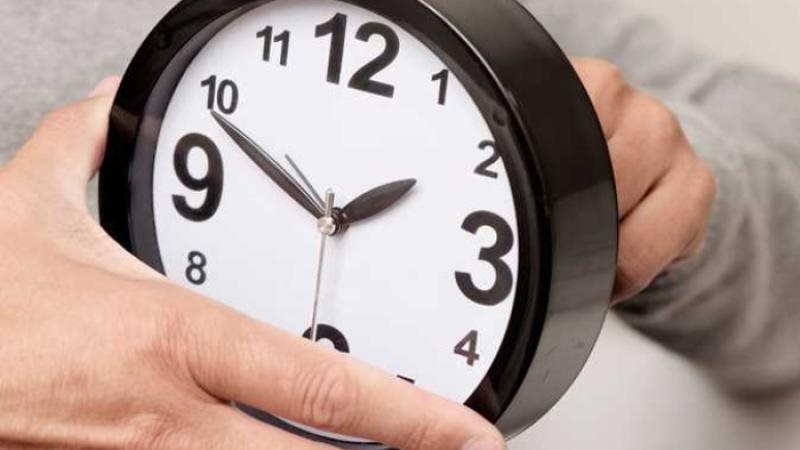 طريقة ضبط الساعة