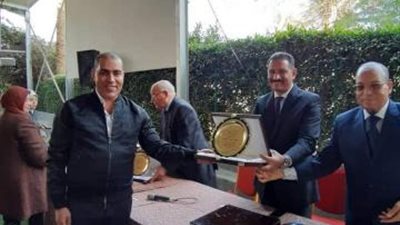 إدارة الهرم التعليمية تكرم رئيس مجلس إدارة مدارس المستقبل الحديثة