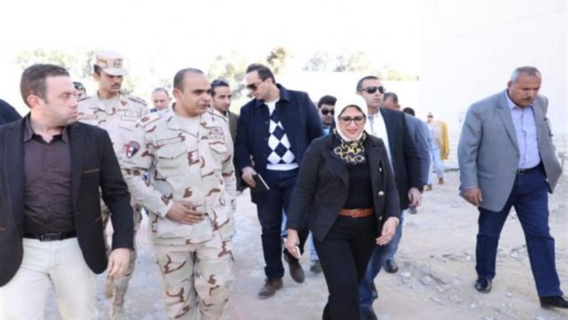 وزيرة الصحة تشيد