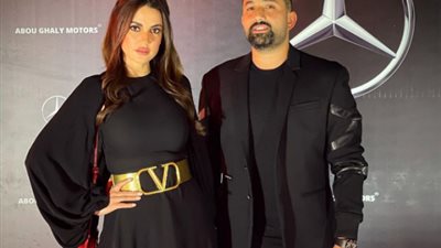 درة تشارك جمهورها بإطلالة رومانسية مع زوجها