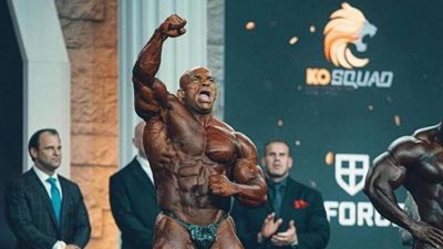 جولة بالأوتوبيس المكشوف لبيج رامى فى شوارع القاهرة عقب وصوله