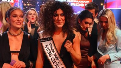 ليست على المستوى المطلوب.. حكاية آبامه شوناور ملكة جمال ألمانيا التي تعرضت للسخرية