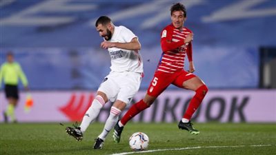 ريال مدريد يتعادل مع غرناطة سلبيا في الشوط الأول