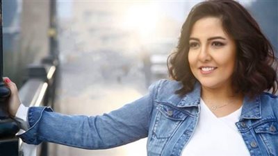 بتخن وأخس.. مي كساب توجه رسالة لجمهورها بسبب جسدها