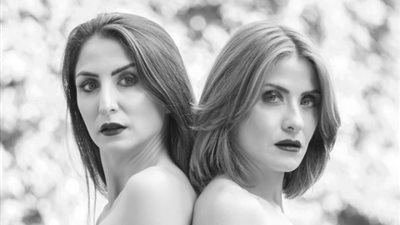 هيدي كرم في إطلالة جريئة مع شقيقتها عبر ”انستجرام”