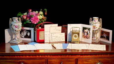 أرسلتها لصديق مقرب.. حكاية العثور على رسائل مخبأة بخط الأميرة ديانا