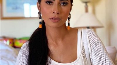 شاهد.. روبي تشعل السويشال ميديا بفستان أحمر مثير