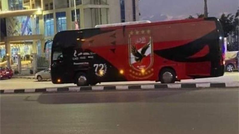 الأهلي يصل برج العرب