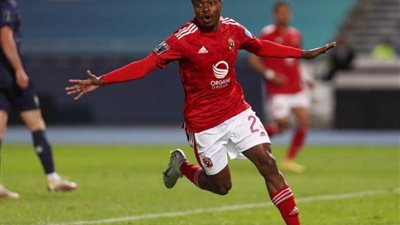 الدوري المصري.. الأهلي يتقدم علي الإسماعيلي بهدف تاو في الشوط الأول