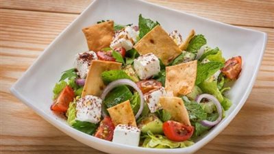 أشهر طبق جانبي.. كل ما تريدين معرفته عن كيفية إعداد «الفتوش »