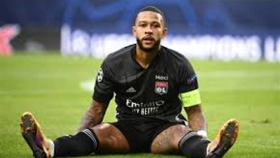 باريس سان جيرمان ينافس برشلونة على ضم ديباي