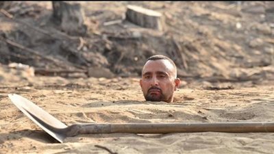 ”في مشهد الرمل انا فضلت مدفون 4 ساعات تحت الأرض” أبرز تصريحات السقا