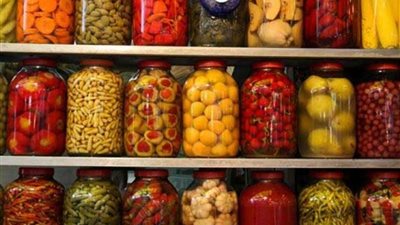 ” يحسن صحة الجهاز الهضمي”فوائد لا تعرفها عن تناول المخلل