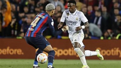 ريال مدريد وبرشلونة يسيطران على التشكيل المثالي للدوري الإسباني