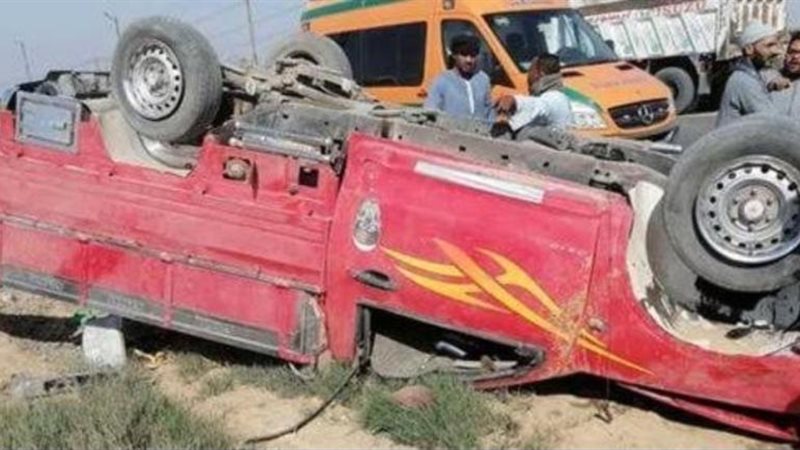 إصابة 12 شخص في حادث