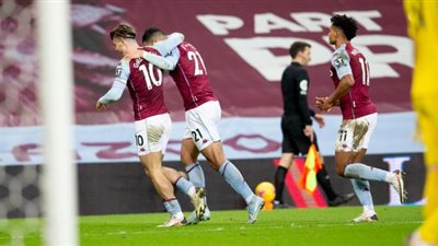 أستون فيلا يعمق جراح كريستال بالاس بثلاثية