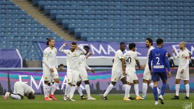 بمشاركة حجازي.. اتحاد جدة يتقدم على الهلال في الشوط الأول