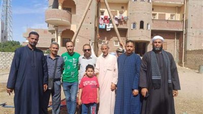 مسلمون يشاركون الأقباط احتفالات عيد القيامة في أسيوط