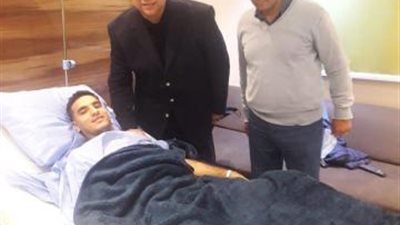 مصيلحى يحرص علي زيارة مدافع الاتحاد للإطمئنان علي نجاح جراحته
