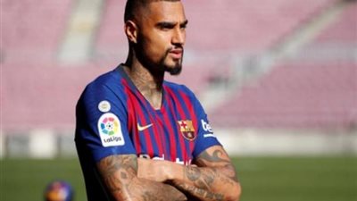 تصريح مفاجئ من نجم برشلونة السابق: أصحاب البشرة البيضاء جبناء