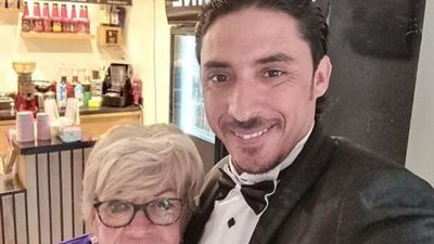 العجوز البريطانية التي فضحت علاقتها الحميمية مع شاب مصري تتحدث من جديد