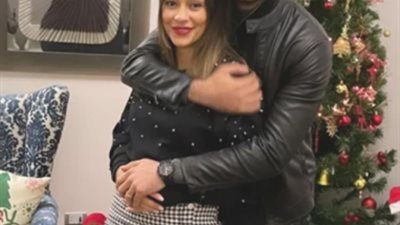 شاهد.. محمد الشرنوبي يحتفل بالكريسماس برفقة زوجته