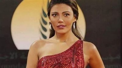 ريهام حجاج تدخل الديكور الخاص بمسلسلها الجديد