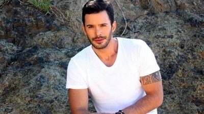 لماذا تحول بطل «حب للإيجار» لسائق سيارة أُجرة؟.. إليك الإجابة