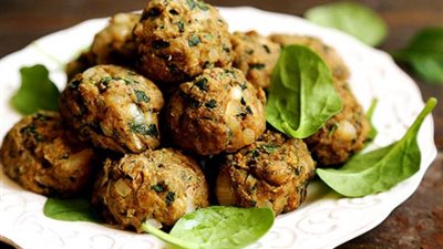 «زي المطاعم».. أسهل طريقة لإعداد كرات السبانخ