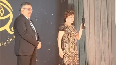 تكريم لبلبة في مهرجان بردية لسينما الومضة