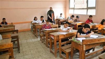 طلاب النقل يؤدون اليوم امتحانات نهاية العام الدراسي 2024.. وأولياء الأمور يطالبون بحل مشكلة انقطاع الكهرباء