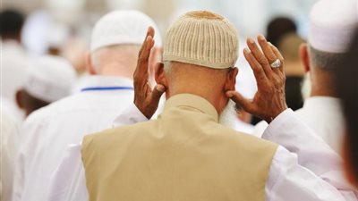 أحكام وسنن.. ماذا تقول في دعاء استفتاح الصلاة؟