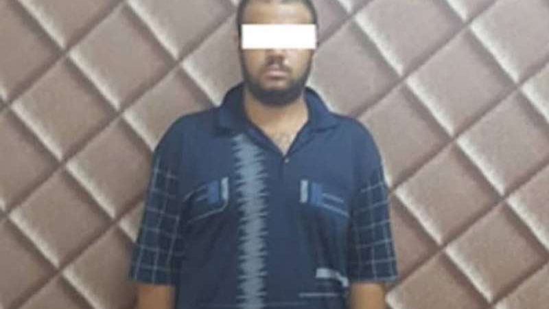 شاب يقتل والدة ويحرق