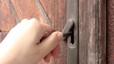 ماذا تقول عند دخول البيت غير المسكون؟