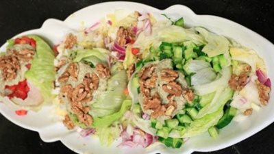 على طريقة الشيف الشربيني.. تحضير سلطة خضار بالفريك والطحينة