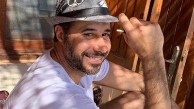 أحمد السعدني يخضع لجلسات علاج طبيعي بعد إصابته بحروح خطيرة.. صور