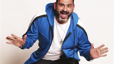 وحشتينا.. أكرم حسنى يحيى ذكرى وفاة رجاء الجداوى بتسجيل صوتى لها