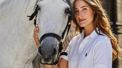 الأمريكية جيسيكا سبرينجستين تشارك في منافسات قفز الحواجز الاستعراضي بأولمبياد طوكيو