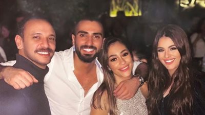 أحمد خالد صالح يهنىء محمد الشرنوبي على حفل زفافه