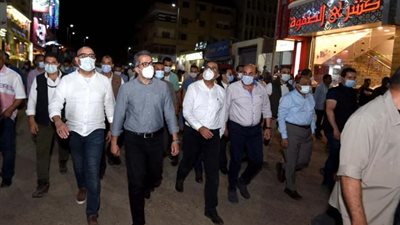 رئيس الوزراء يختتم جولته بأسوان بتفقد أعمال تطوير ميدان المحطة والسوق السياحى