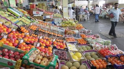 أسعار الفاكهة ” ثابتة ” فى سوق الجملة بمدينة العبور