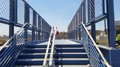 شاهد.. بدء تشغيل كوبرى المشاه الجديد البديل لكوبرى الطنانى بشمال الجيزة