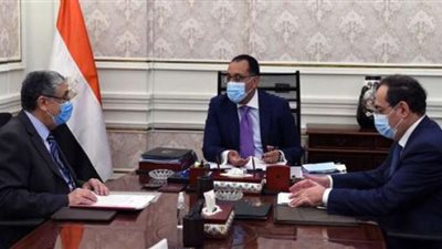 توقيع بروتوكول بين «القابضة لالكهرباء »و«البترول» لفض التشابكات المالية