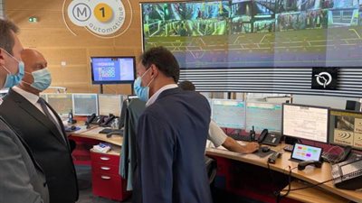 وزير النقل يتفقد الخط الأول لمترو باريس