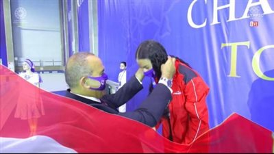 وزير الرياضة يهنئ ندي أبو مسلم لحصدها فضية العالم للسباحة بالزعانف بروسيا