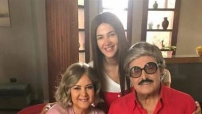 بقلب مكسور دنيا سمير غانم تشارك جمهورها بصورة لعائلتها