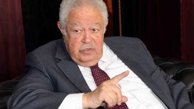 رجائى عطية شايل سيفه.. تفاصيل ثورة نقيب المحامين ضد فساد مجلس  سامح عاشور