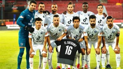 لاعبو بيراميدز يدعمون الشناوي
