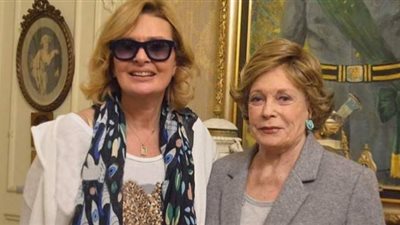 يسرا تنعي جيهان السادات بصورة تجمعهما: وداعا الروح الطاهرة النقية